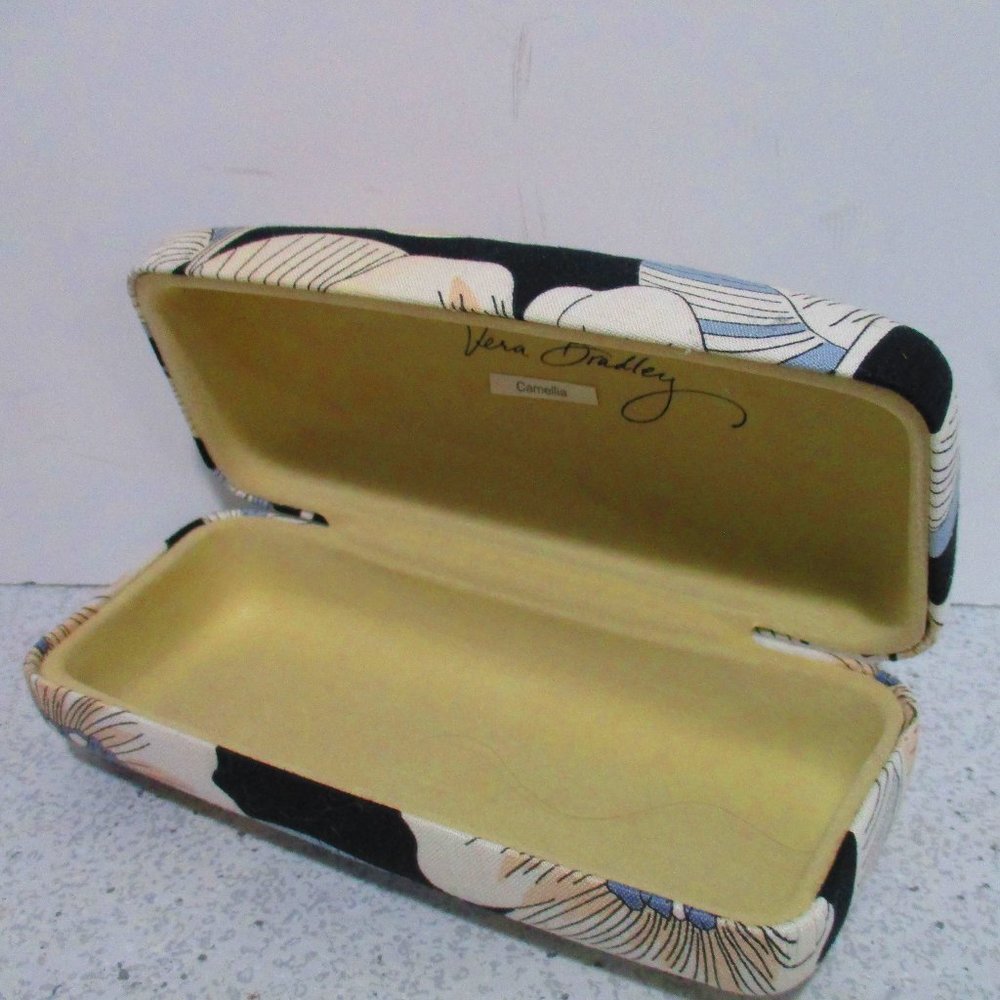 *Vera Bradley Clamshell Sunglasses Case in Signature Cotton